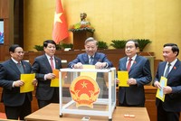 Quốc hội bỏ phiếu kín bầu nhân sự mới.