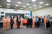 Đoàn công tác chúc tết và tặng quà cho ca trực vận hành tại Phòng Điều khiển trung tâm 