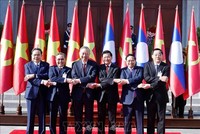 Việt Nam - Lào thúc đẩy gắn kết chiến lược toàn diện