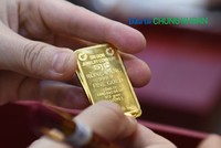 SJC trả tiền thu mua vàng trong ngày khi nhiều người đem vàng bán lại