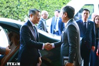 Quan chức cấp cao Ấn Độ tiễn Thủ tướng Lê Minh Hưng kết thúc chuyến tham dự Hội nghị thượng đỉnh BRICS lần thứ 18 và làm việc song phương tại Ấn Độ. Ảnh: Dương Giang/TTXVN.