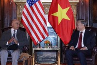Tổng Bí thư, Chủ tịch nước Tô Lâm tiếp Đồng Chủ tịch Đảng Cộng sản Hoa Kỳ Joe Sims. (Ảnh: Thống Nhất/TTXVN)