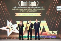 Ông Phí Tuấn Thành, Tổng giám đốc Techcom Capital nhận vinh danh từ Ban tổ chức