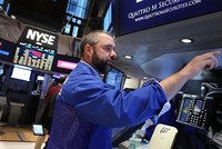 Khối ngoại bán bộ 3 cổ phiếu nhà Vingroup trong phiên 16/5