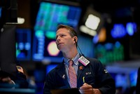 Giao dịch khối ngoại ngày 5/6: Bán ròng gần 200 tỷ đồng, cao nhất trong gần 1 tháng