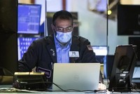 Nhận nhiều tin tốt, giới đầu tư bình tâm trở lại