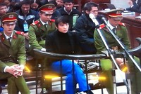 Bị cáo Phạm Thị Bích Lương tại tòa (ảnh chụp qua màn hình)