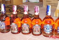 Cặp vợ chồng chuyên làm giả rượu Chivas bán lẻ lĩnh án