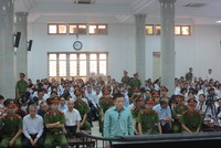 Quang cảnh phiên tòa.