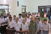 Các bị cáo tại tòa sơ thẩm.