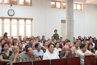 Nhiều bị hại đến tham dự phiên tòa.