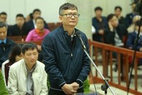 Bị cáo Trịnh Xuân Thanh (bên trái) và Đinh Mạnh Thắng. Ảnh: báo Công an