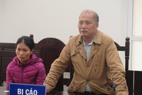 Hai bị cáo tại tòa.