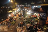 Chợ Long Biên là một trong những chợ đầu mối tấp nập tại Hà Nội (Ảnh Internet)