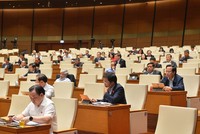 Các đại biểu họp sáng 26/10.