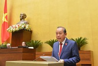 Phó Thủ tướng Thường trực Chính phủ Trương Hòa Bình báo cáo tại nghị trường.