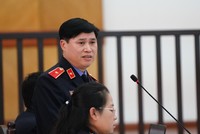 Đại diện VKS đối đáp tại tòa. 