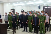 Các bị cáo hầu tòa tại phiên tòa sơ thẩm.