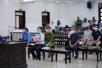 Các bị cáo hầu tòa.