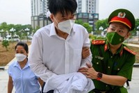 Bị cáo Trương Quốc Cường bị dẫn giải đến tòa. Ảnh: Zing.vn