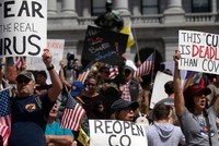 Các cuộc biểu tình và người dân không đeo khẩu trang khiến Mỹ đối mặt với làn sóng bùng phát dịch Covid-19 thứ 2 (Ảnh minh họa: Internet)