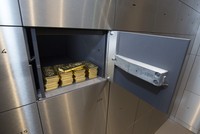 Dòng tiền thông minh ưa thích vàng hơn cổ phiếu