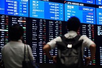 Định giá cổ phiếu khu vực châu Á lên cao nhất một thập kỷ