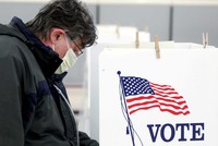 UBS gợi ý kế hoạch cho nhà đầu tư nếu kịch bản bầu cử tổng thống Mỹ 20 năm trước lặp lại