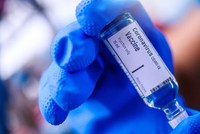 Hầu hết người Anh bác bỏ “chủ nghĩa dân tộc vắc xin“