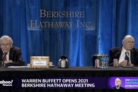 Warren Buffett và Charlie Munger tại cuộc họp thường niên của Berkshire Hathaway ở Los Angeles, California ngày 1/5/2021