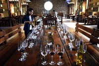 Trung Quốc muốn sản xuất rượu vang để sánh ngang với Bordeaux của Pháp