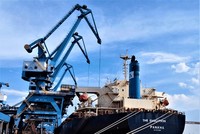 Tàu The Evolution hoàn thành chuyến hàng đầu tiên về cảng Hòa Phát Dung Quất