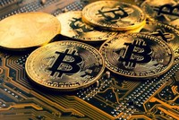 Khối lượng giao dịch tiền điện tử giảm mạnh khi giá bitcoin giảm