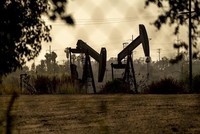 Giá dầu có tuần tồi tệ nhất kể từ tháng 3