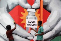 Mỹ và Trung Quốc là hai nhà tài trợ vắc xin Covid-19 lớn nhất thế giới