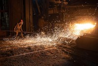 Giá kim loại cơ bản phân hoá mạnh trong năm 2021