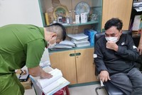 Cơ quan Công an thực hiện khám xét nơi làm việc của ông Nguyễn Quang Trung tại 38 Nguyễn Chí Thanh, quận Hải Châu. (Nguồn: Công an Nhân dân)