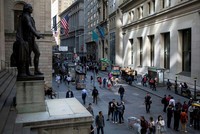 Các quỹ đầu tư lớn sẽ cơ cấu hàng trăm tỷ USD từ thị trường trái phiếu sang cổ phiếu