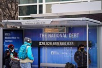 Nợ chính phủ toàn cầu có thể tăng lên mức kỷ lục 71.000 tỷ USD trong năm nay