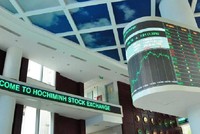 Bloomberg: Chứng khoán Việt Nam giảm sâu do mạnh tay xử lý vi phạm, nhưng là điều tốt cho thị trường trong dài hạn