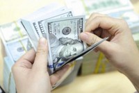 Đồng đô la đạt mức cao nhất trong một tháng sau khi các quan chức Fed phát tín hiệu tăng lãi suất nhiều hơn