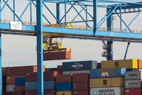 Sau hai năm đối mặt với tình trạng tắc nghẽn và thiếu hụt container, mọi thứ đang dần xoay chuyển