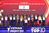 Ông Lê Bảo Anh - Phó tổng giám đốc Tổng Công ty Xây dựng số 1 - CTCP (CC1) đại diện Công ty nhận giải.