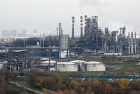 Giá dầu thô khó giảm do chi phí vận chuyển tăng cao