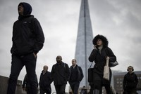 ILO: Lạm phát gia tăng khiến tiền lương thực tế giảm đáng kể