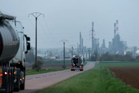 Doanh thu từ dầu mỏ của Nga bắt đầu chịu thiệt hại do ảnh hưởng của các lệnh trừng phạt