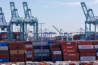 Các chuyến hàng container từ châu Á đến Mỹ sụt giảm mạnh do lạm phát