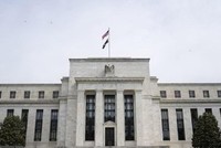 Các nhà kinh tế dự báo Fed sẽ tăng lãi suất 3 lần trong năm nay