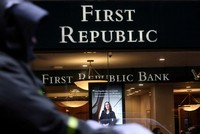 Các nhà đầu tư vẫn lo ngại về làn sóng rút tiền gửi hàng loạt tại Mỹ