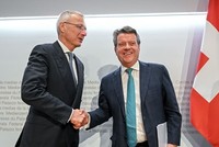 Chủ tịch UBS Colm Kelleher và chủ tịch Credit Suisse Axel Lehmann sau cuộc họp báo đàm phán về Credit Suisse ngày 19/3/2023